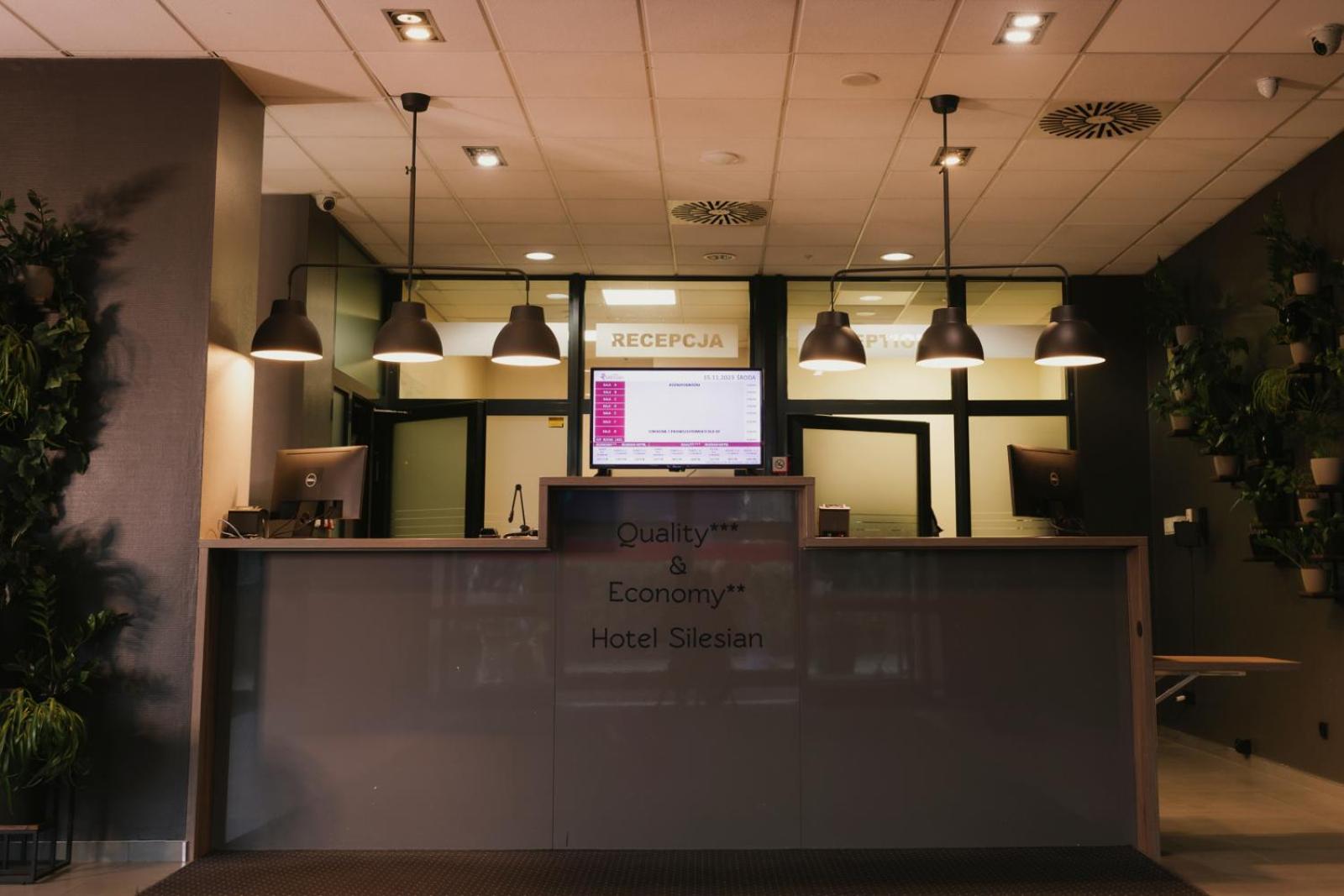 קטוביץ Economy Silesian Hotel מראה חיצוני תמונה