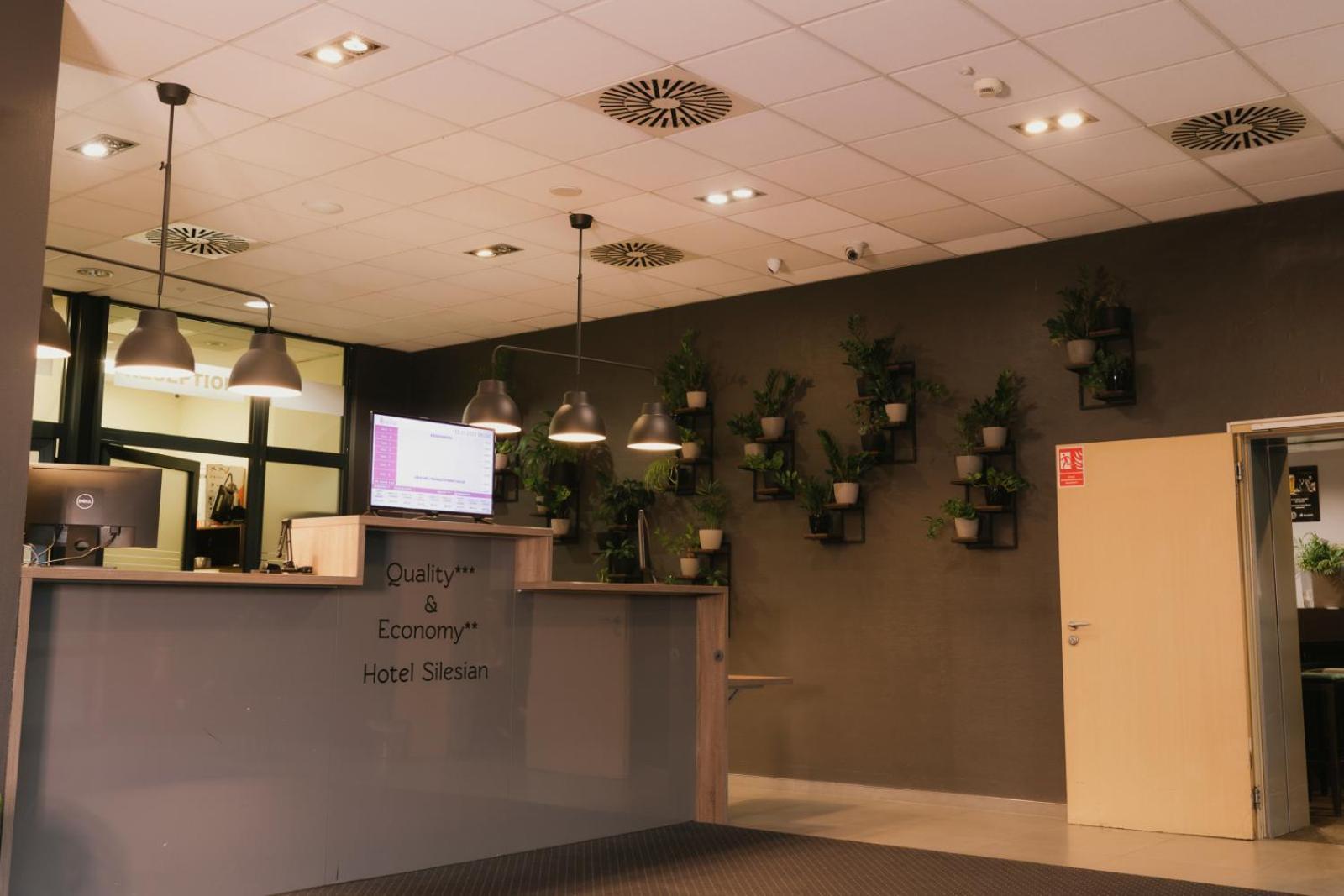 קטוביץ Economy Silesian Hotel מראה חיצוני תמונה