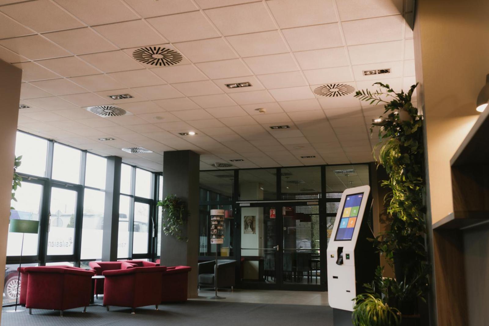 קטוביץ Economy Silesian Hotel מראה חיצוני תמונה