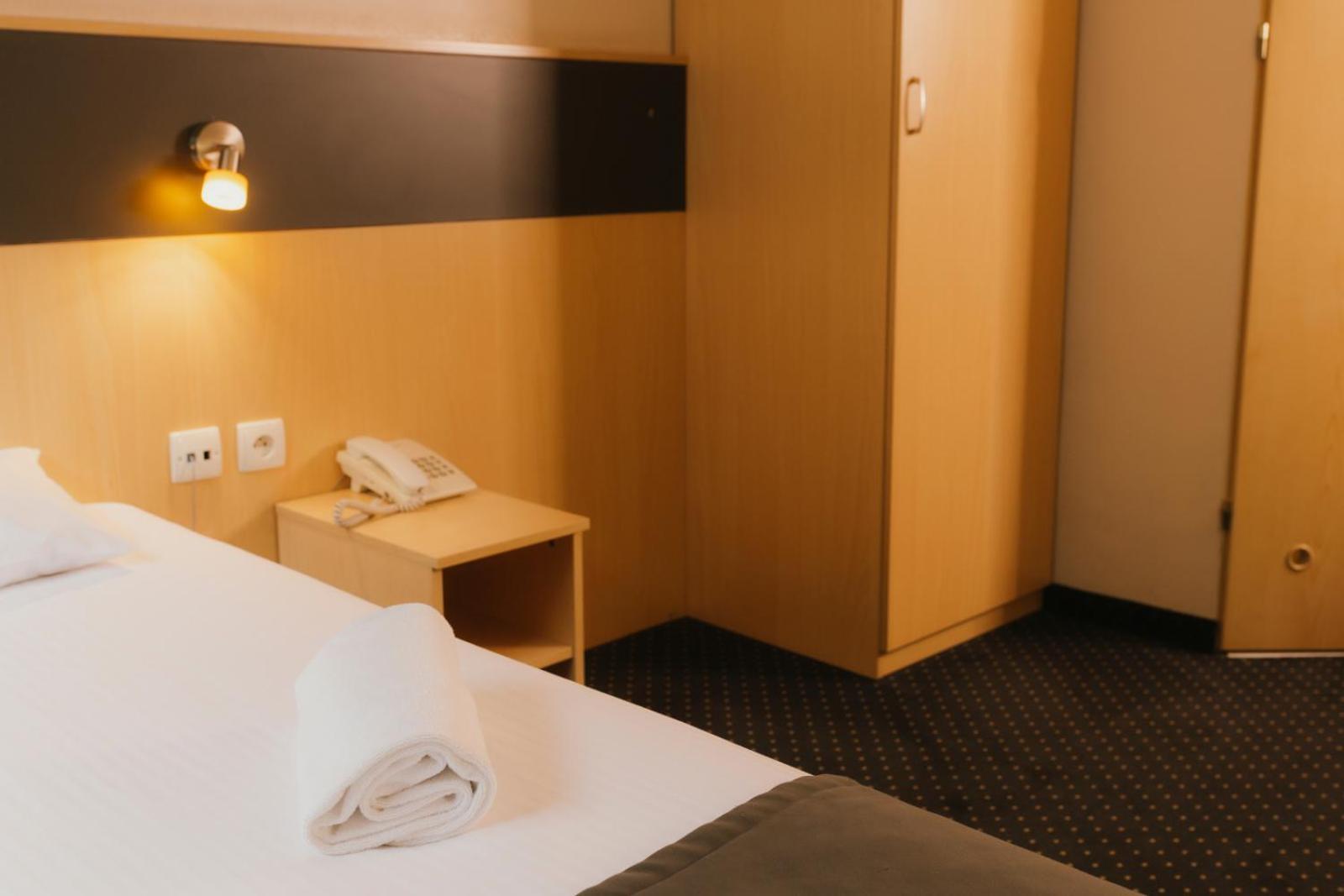 קטוביץ Economy Silesian Hotel מראה חיצוני תמונה