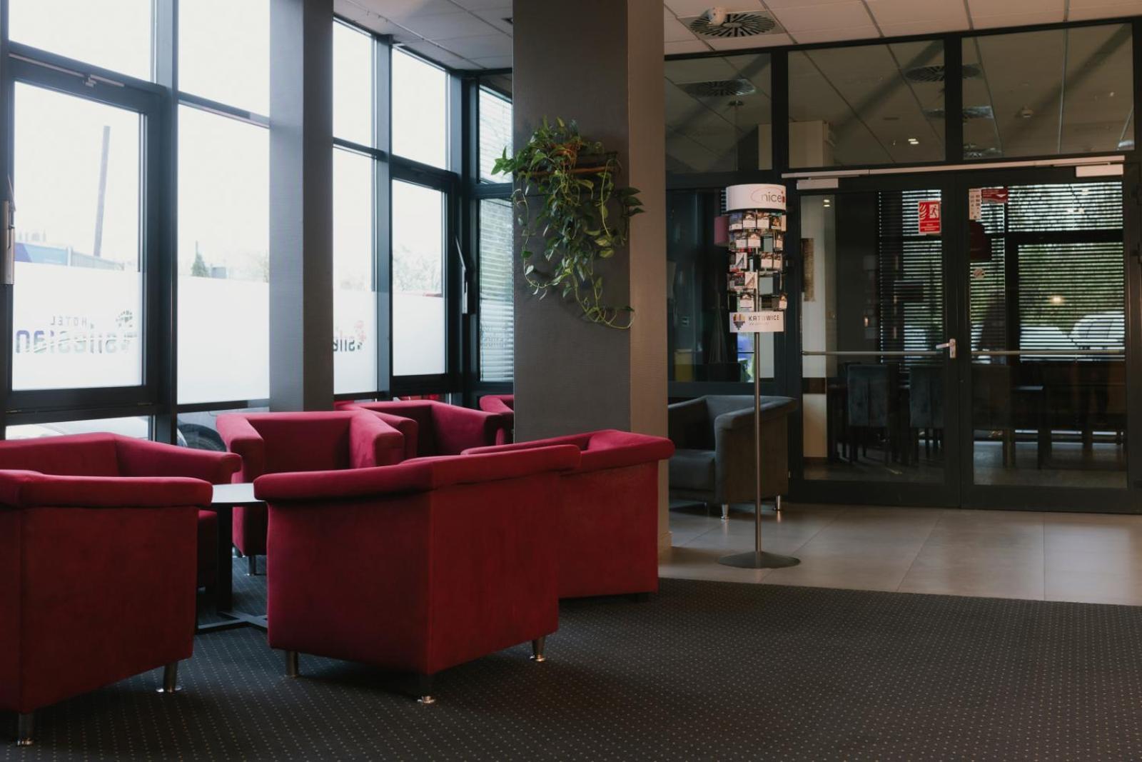 קטוביץ Economy Silesian Hotel מראה חיצוני תמונה